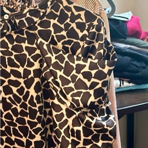 Shein Large Animal Print - Picture 2 of 2
